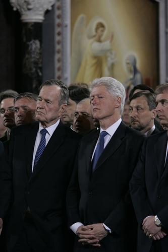 Funerary fact pats Yeltsin of the president before Russia